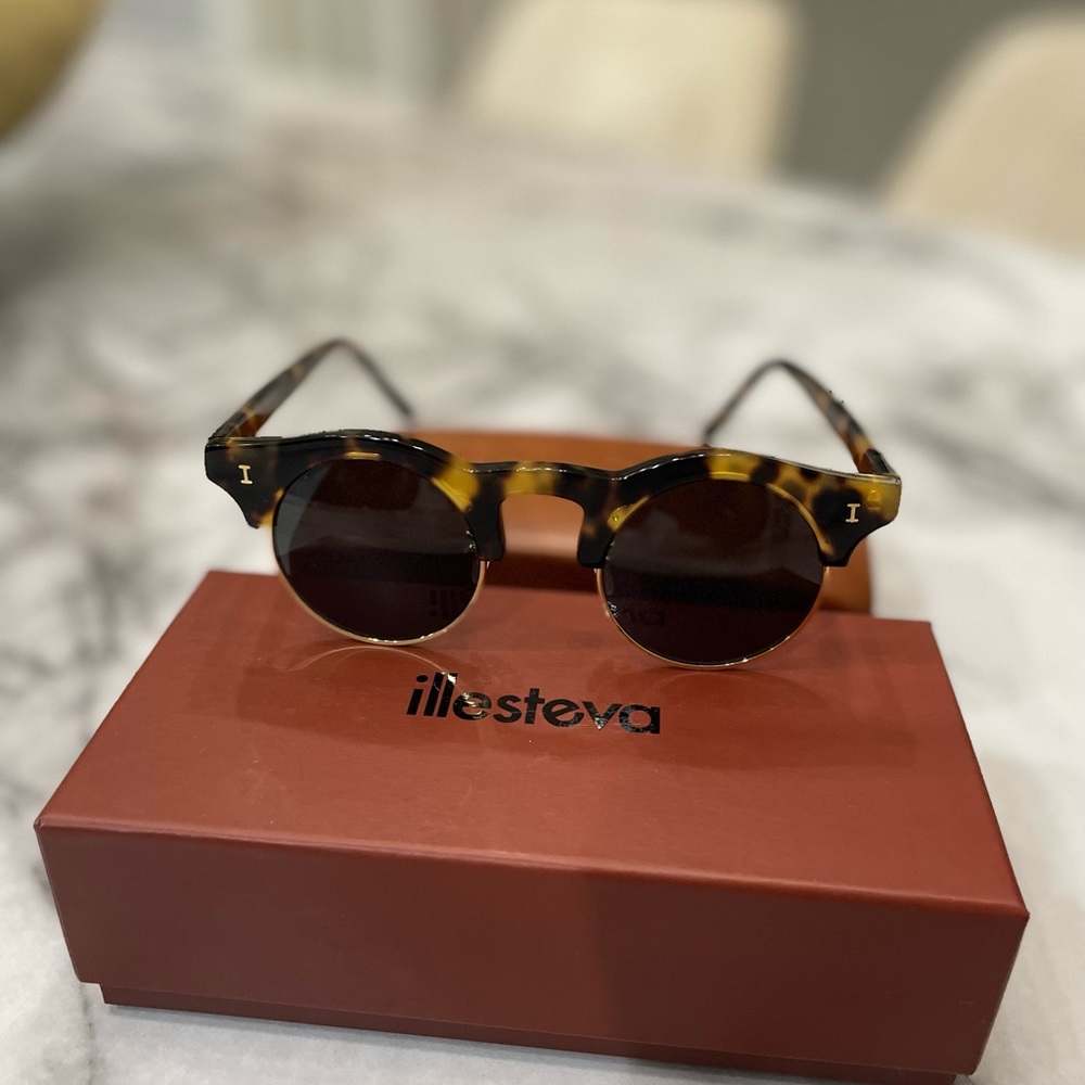 Illesteva sunglasses brand new in box